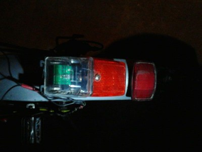Tylna Tylna lampa z podtrzymaniem na postoju do 5 min.jpg